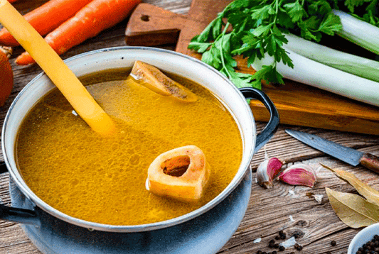 El Caldo de huesos es fuente rica de nutrientes